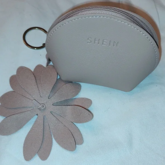Shein pink coin purse with flower shaped tassel - Picture 1 of 6